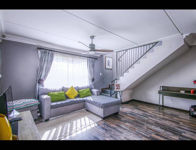 2 BEDROOM TOWNHOUSE FOR SALE IN ALLEN'S NEK